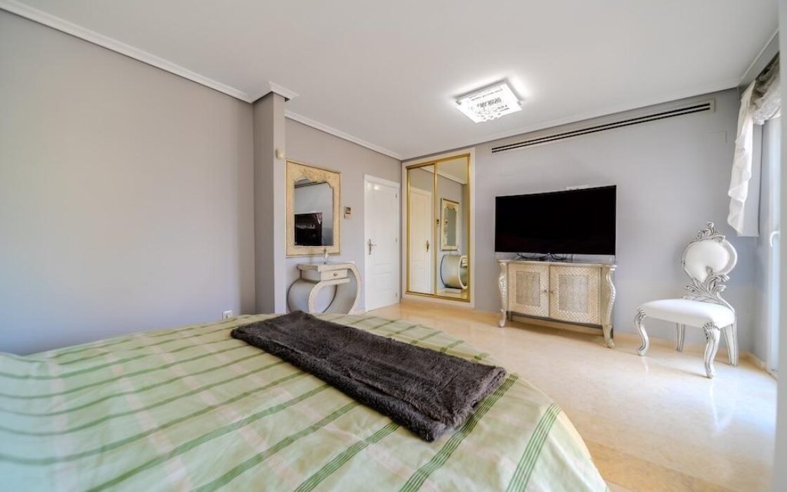 Люкс-вилла в 300 м от пляжа Ла Мата, 5 спален, 438 кв.м