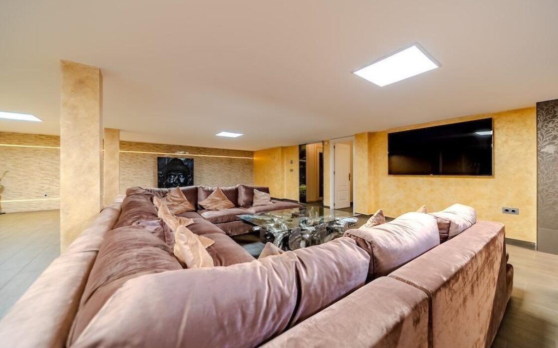 Люкс-вилла в 300 м от пляжа Ла Мата, 5 спален, 438 кв.м