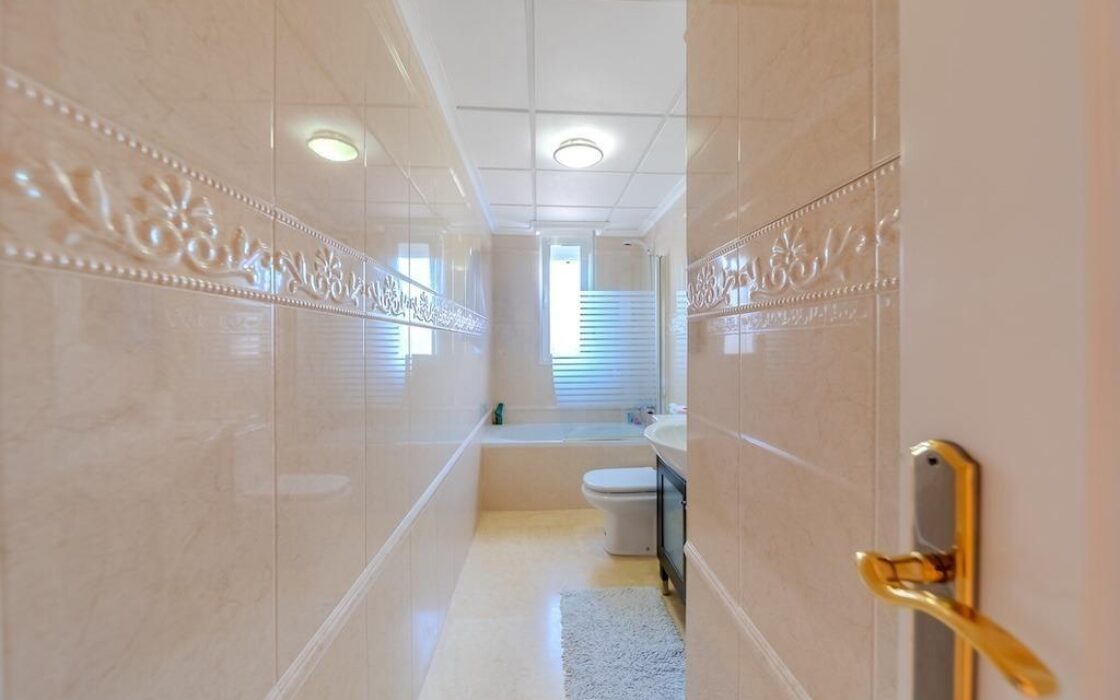 Люкс-вилла в 300 м от пляжа Ла Мата, 5 спален, 438 кв.м