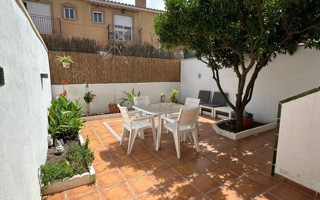 Будинок в Аліканте з терасою, 314 кв.м, 5 кімнат