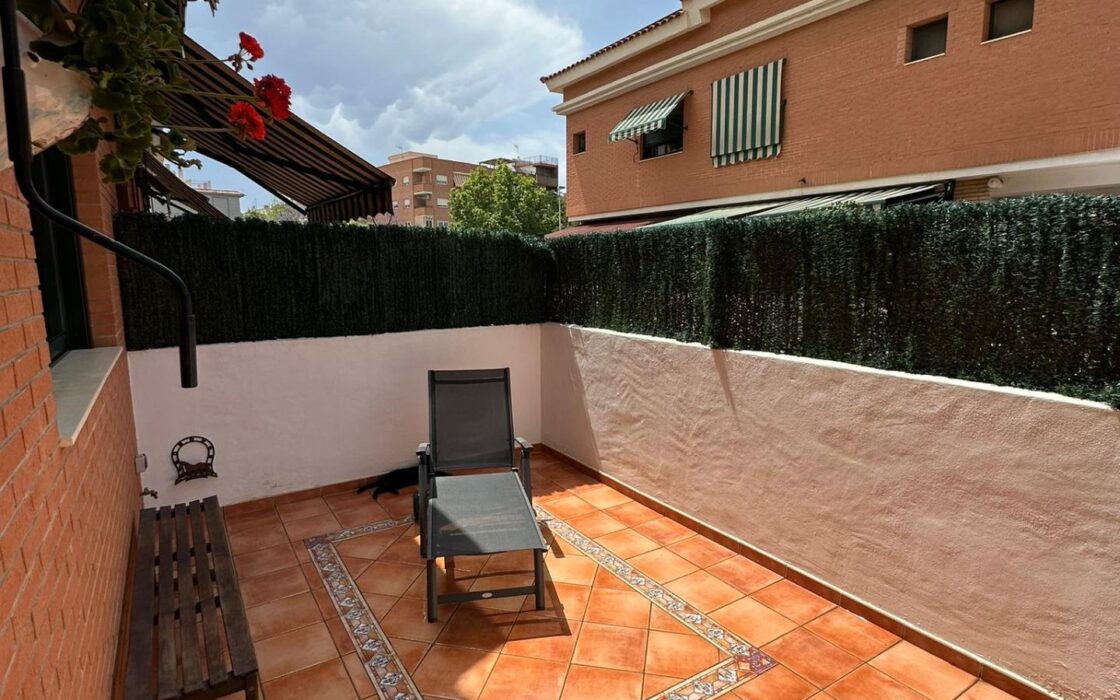 Будинок в Аліканте з терасою, 314 кв.м, 5 кімнат