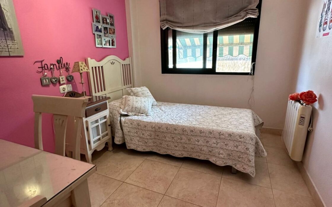 Будинок в Аліканте з терасою, 314 кв.м, 5 кімнат