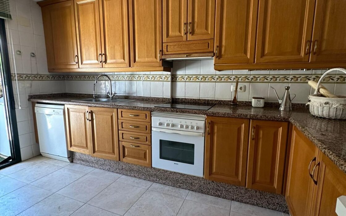 Будинок в Аліканте з терасою, 314 кв.м, 5 кімнат