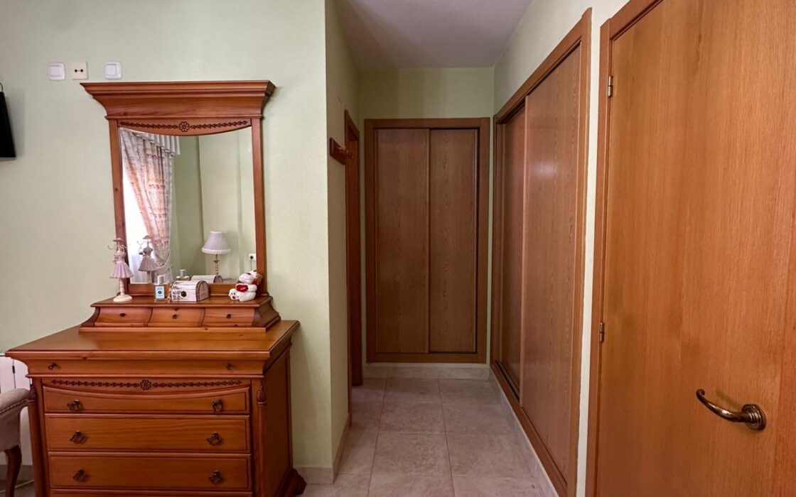 Будинок в Аліканте з терасою, 314 кв.м, 5 кімнат