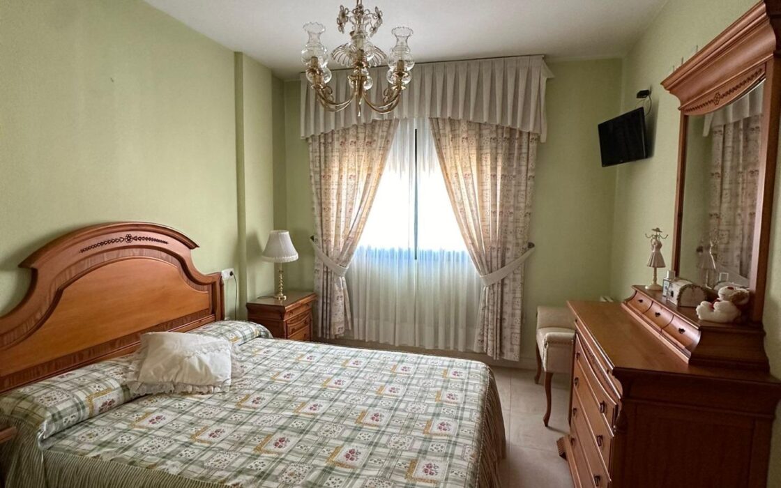 Будинок в Аліканте з терасою, 314 кв.м, 5 кімнат