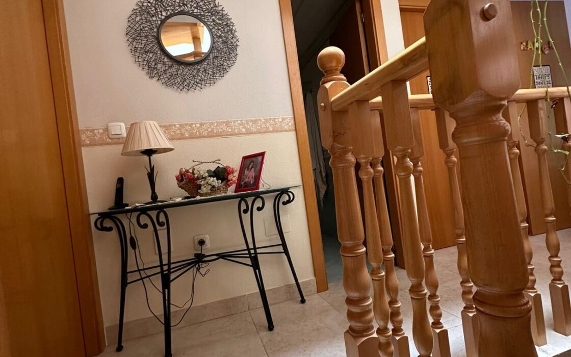 Будинок в Аліканте з терасою, 314 кв.м, 5 кімнат