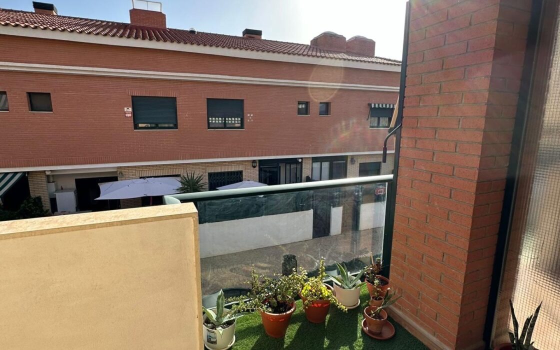 Будинок в Аліканте з терасою, 314 кв.м, 5 кімнат