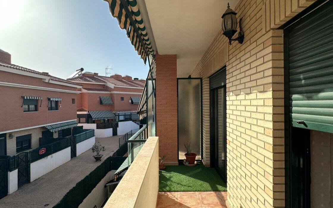 Будинок в Аліканте з терасою, 314 кв.м, 5 кімнат