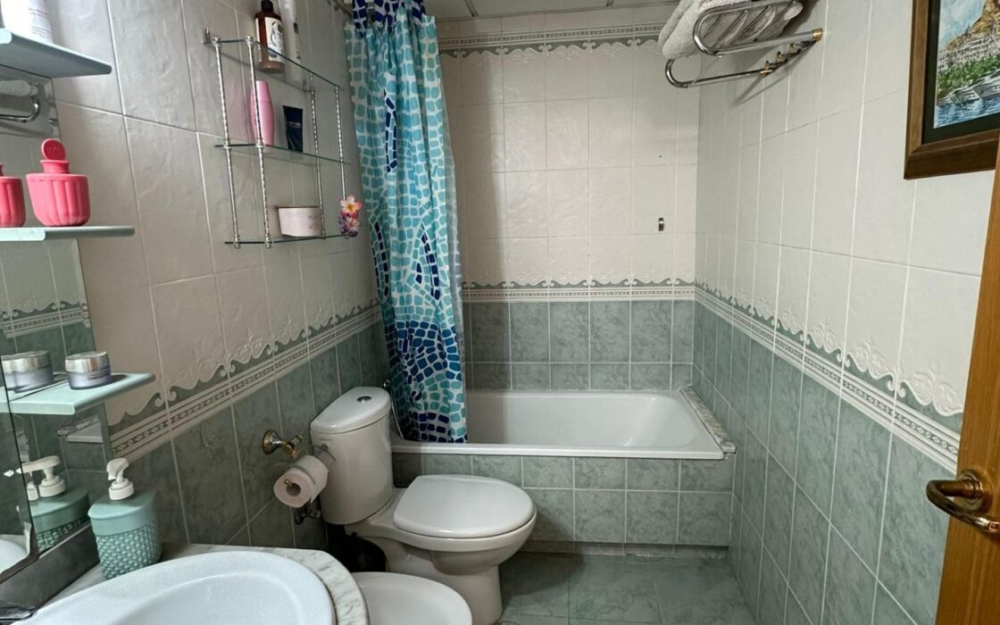 Будинок в Аліканте з терасою, 314 кв.м, 5 кімнат