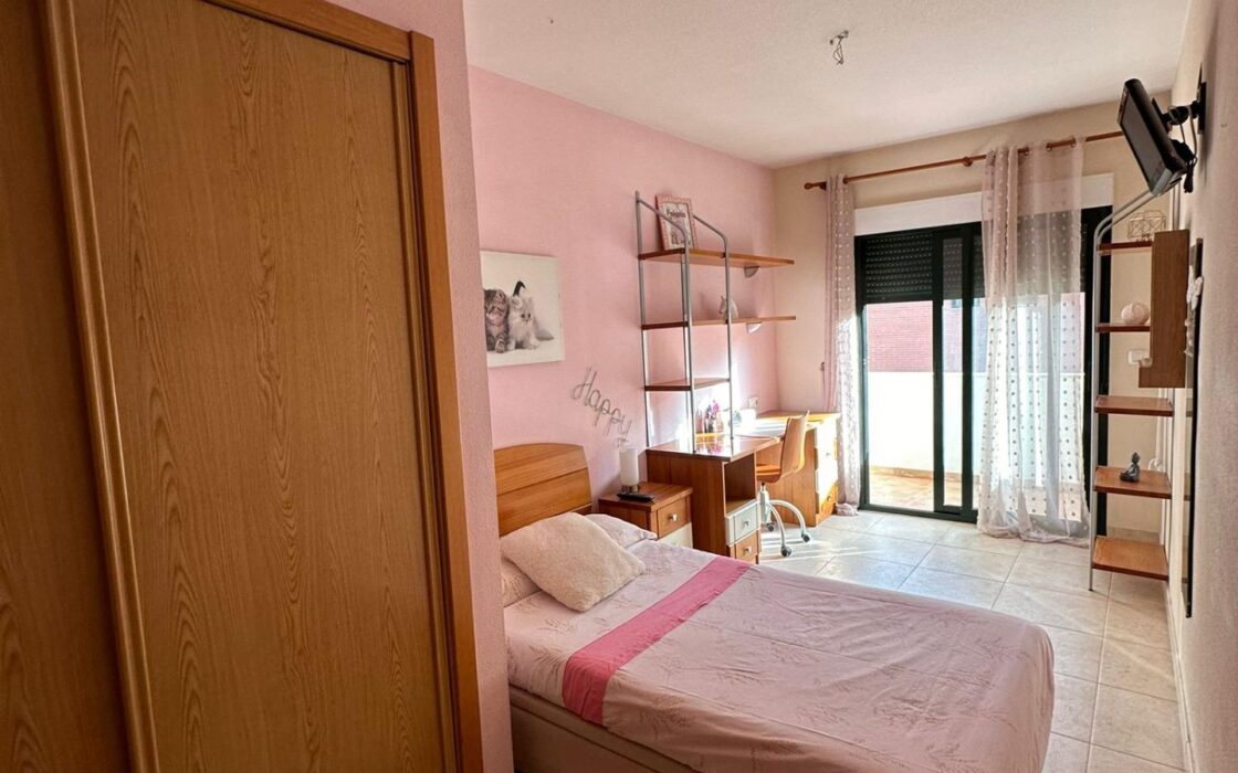 Будинок в Аліканте з терасою, 314 кв.м, 5 кімнат