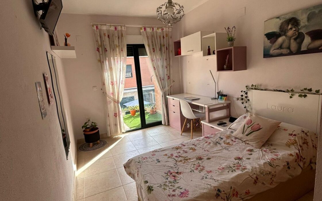 Будинок в Аліканте з терасою, 314 кв.м, 5 кімнат