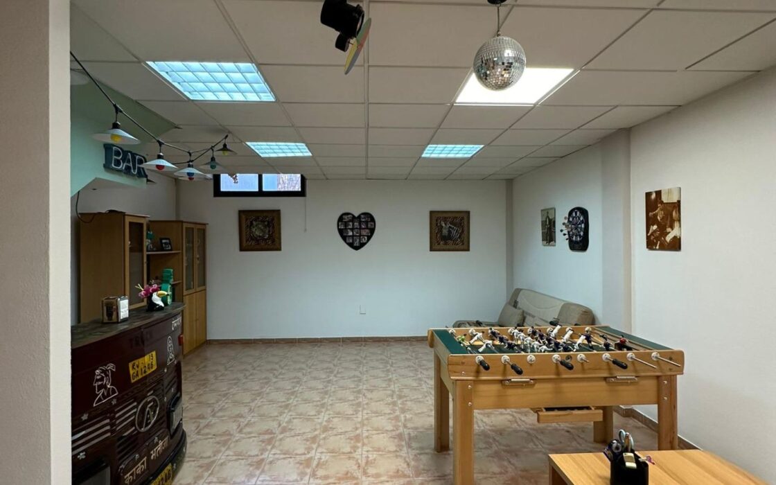 Будинок в Аліканте з терасою, 314 кв.м, 5 кімнат