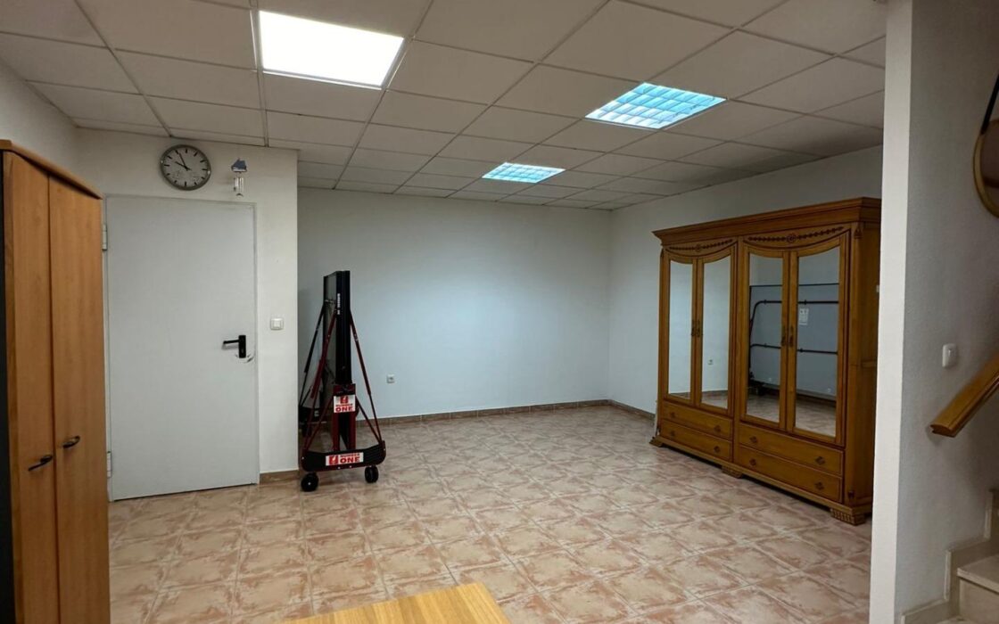 Будинок в Аліканте з терасою, 314 кв.м, 5 кімнат