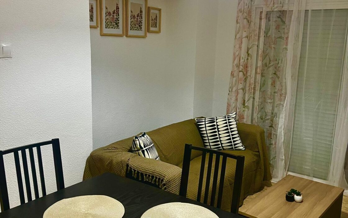 Апартаменты 81 кв.м с 4 комнатами в Аликанте с балконом