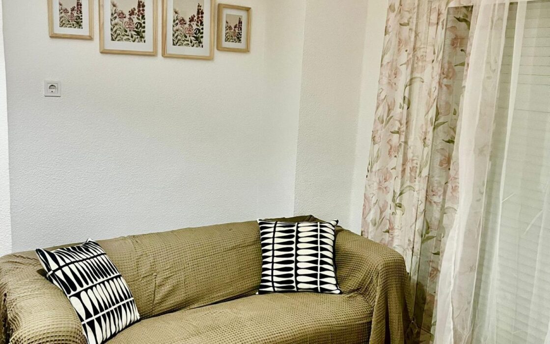 Апартаменты 81 кв.м с 4 комнатами в Аликанте с балконом