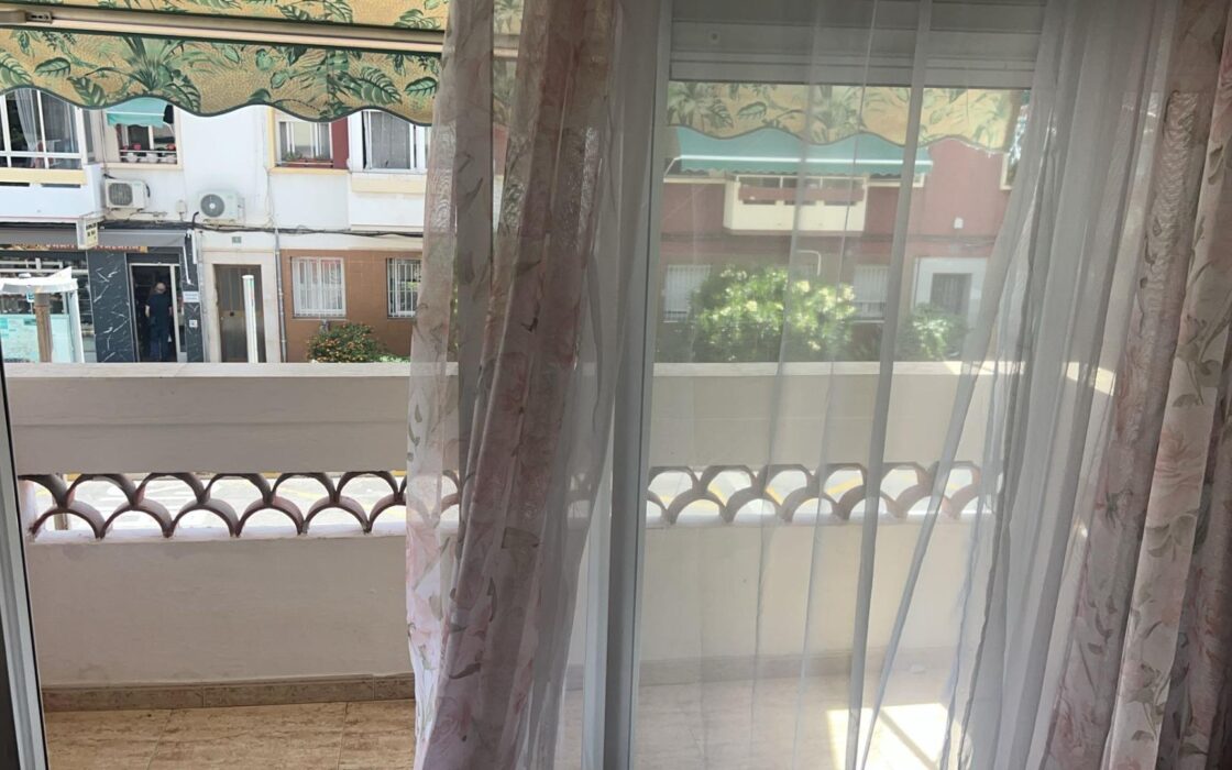 Апартаменты 81 кв.м с 4 комнатами в Аликанте с балконом