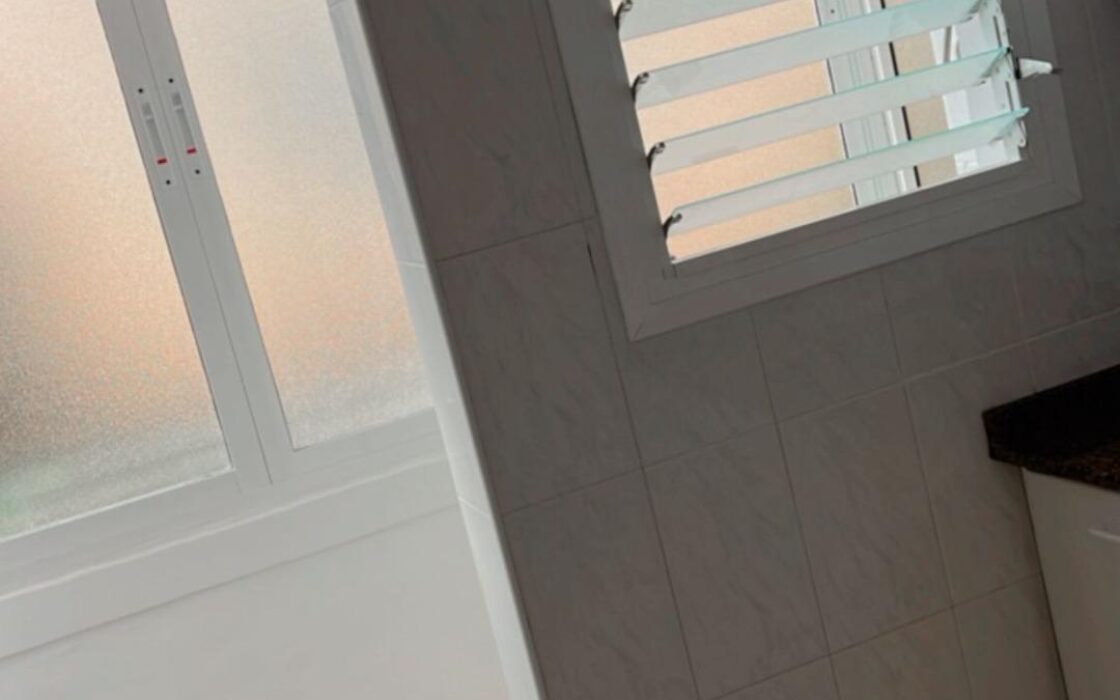 Апартаменты 81 кв.м с 4 комнатами в Аликанте с балконом