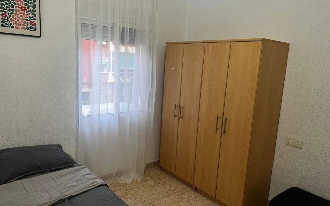 Апартаменты 81 кв.м с 4 комнатами в Аликанте с балконом