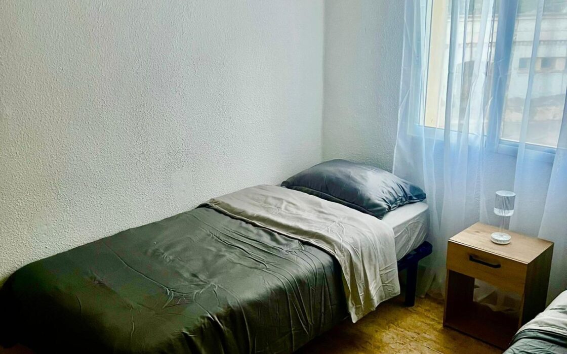 Апартаменты 81 кв.м с 4 комнатами в Аликанте с балконом