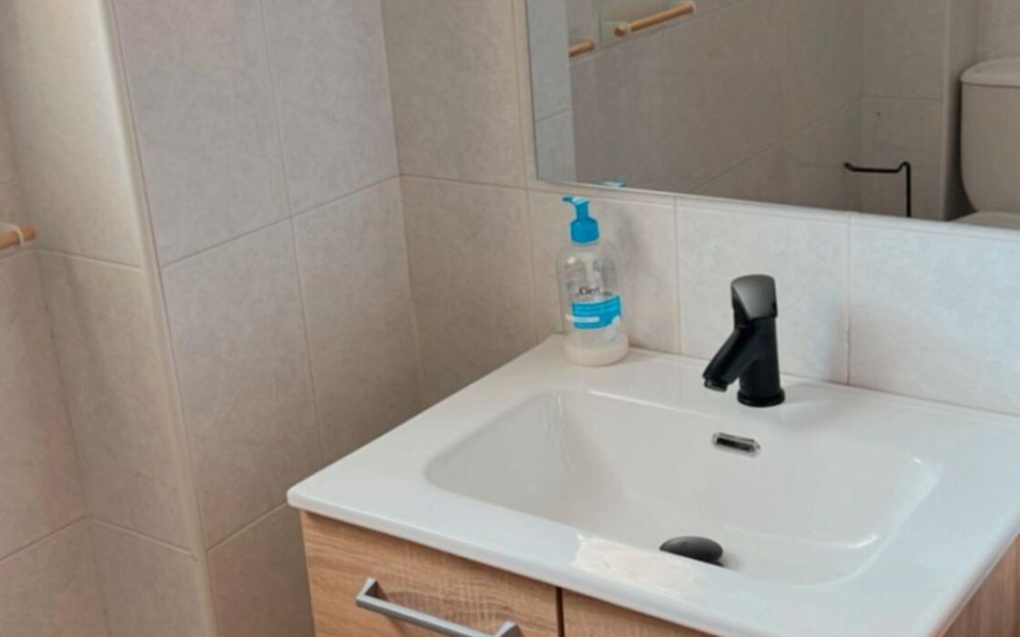 Апартаменты 81 кв.м с 4 комнатами в Аликанте с балконом