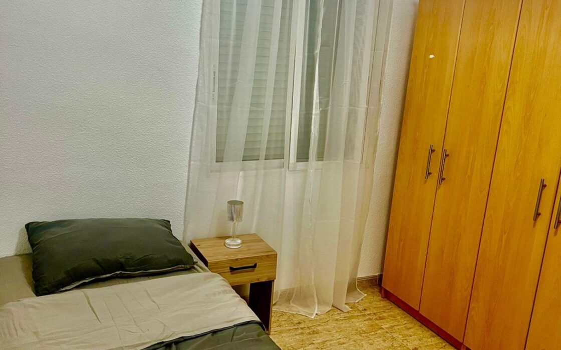 Апартаменты 81 кв.м с 4 комнатами в Аликанте с балконом