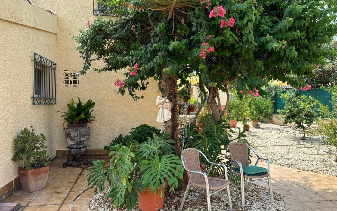 Вілла в Торрев’єсі 250 кв.м з басейном біля моря