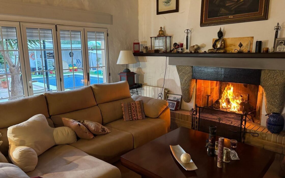 Вілла в Торрев’єсі 250 кв.м з басейном біля моря