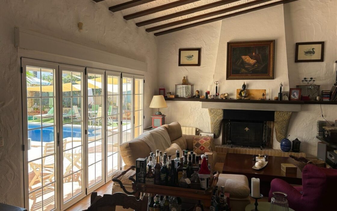 Вілла в Торрев’єсі 250 кв.м з басейном біля моря