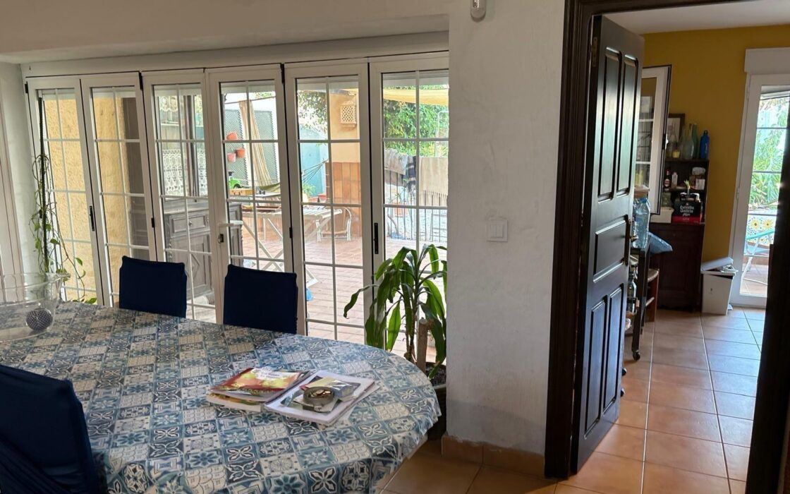 Вілла в Торрев’єсі 250 кв.м з басейном біля моря