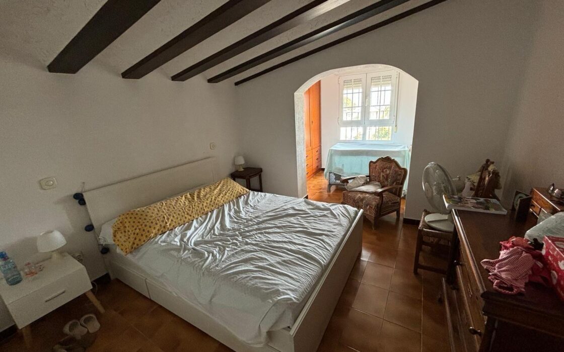 Вілла в Торрев’єсі 250 кв.м з басейном біля моря