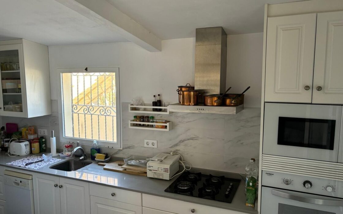 Вілла в Торрев’єсі 250 кв.м з басейном біля моря