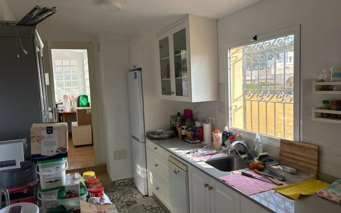 Вілла в Торрев’єсі 250 кв.м з басейном біля моря