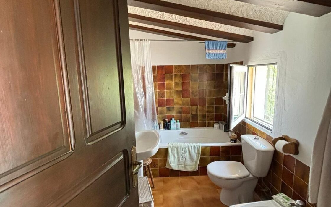 Вілла в Торрев’єсі 250 кв.м з басейном біля моря