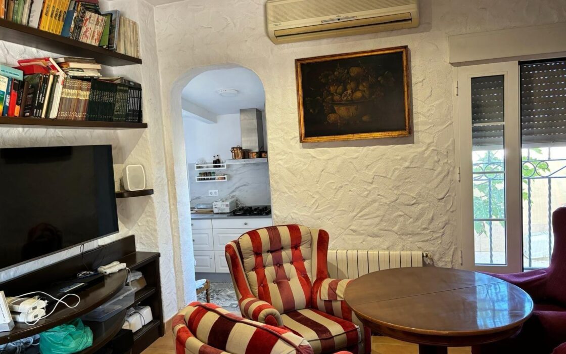 Вілла в Торрев’єсі 250 кв.м з басейном біля моря