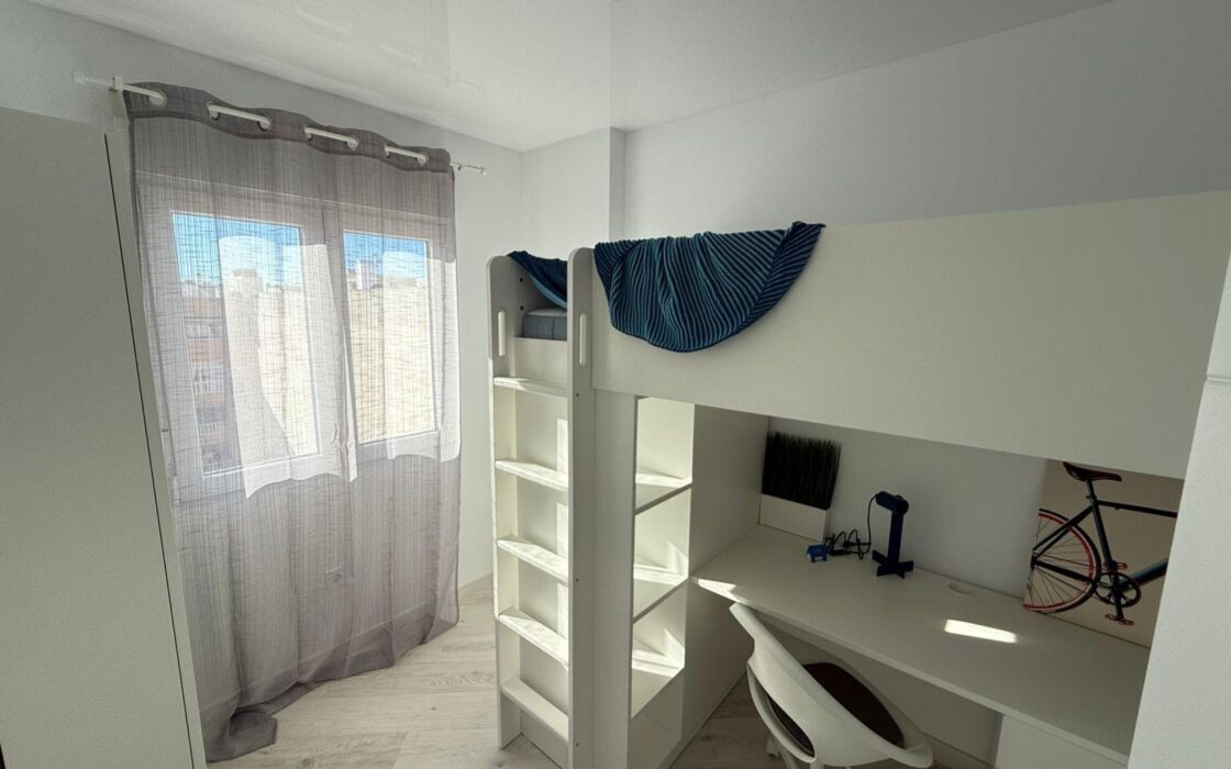 Апартаменты 55 кв.м с террасой в Торревьехе