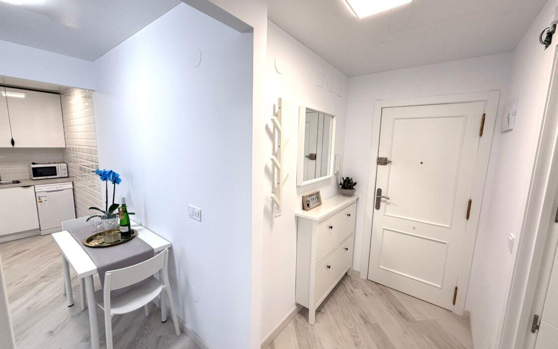 Апартаменты 55 кв.м с террасой в Торревьехе