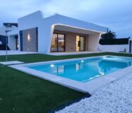 Вилла в Сьюдад Кесада 150 кв.м с бассейном у моря