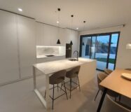 Вилла в Сьюдад Кесада 150 кв.м с бассейном у моря