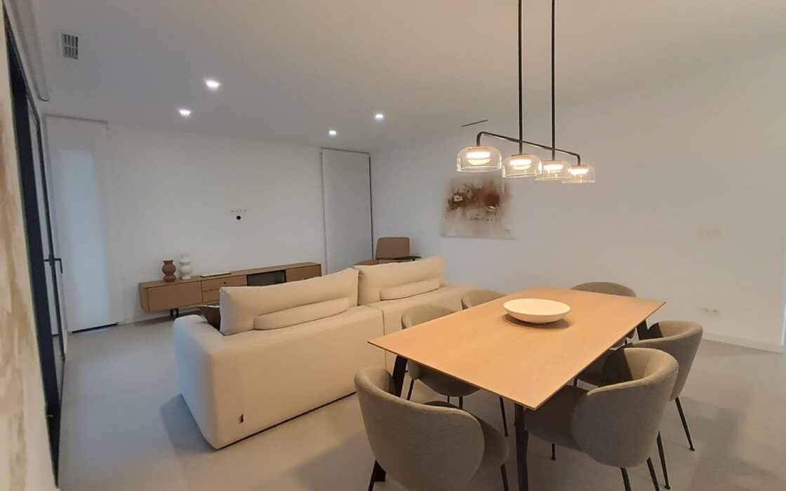 Вилла в Сьюдад Кесада 150 кв.м с бассейном у моря