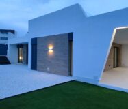 Вилла в Сьюдад Кесада 150 кв.м с бассейном у моря