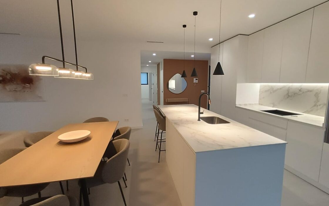 Вилла в Сьюдад Кесада 150 кв.м с бассейном у моря