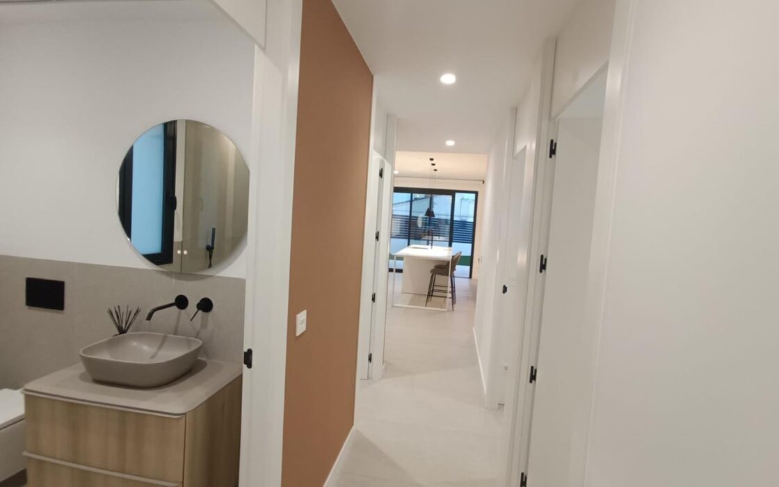 Вилла в Сьюдад Кесада 150 кв.м с бассейном у моря