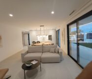 Вилла в Сьюдад Кесада 150 кв.м с бассейном у моря