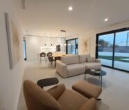 Вилла в Сьюдад Кесада 150 кв.м с бассейном у моря