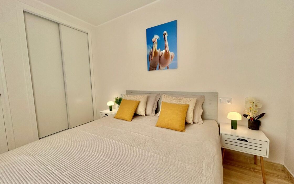 Апартаменты 78 кв.м с террасой в Торревьехе у моря