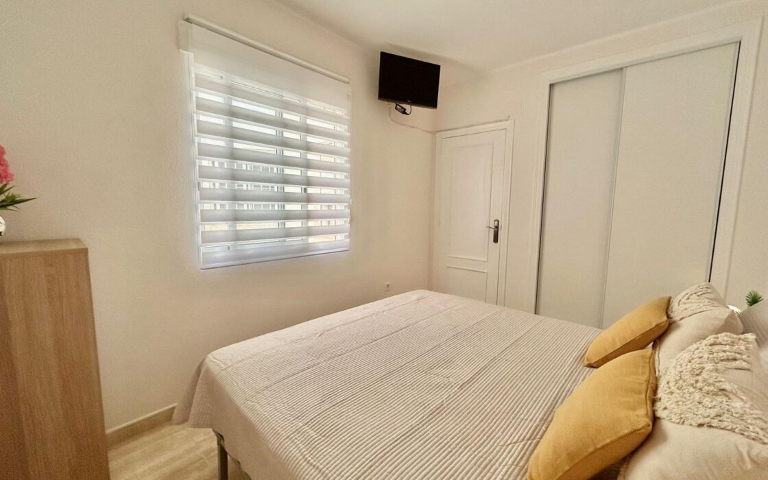 Апартаменты 78 кв.м с террасой в Торревьехе у моря