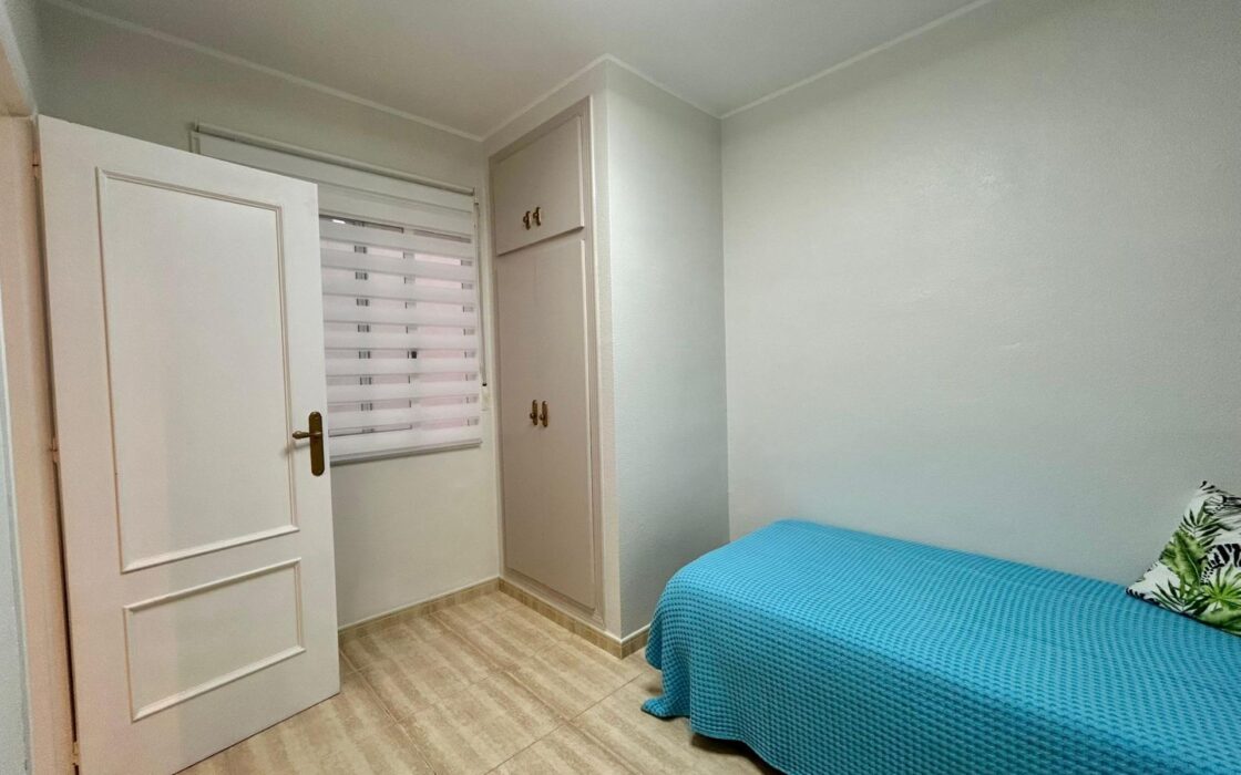 Апартаменты 78 кв.м с террасой в Торревьехе у моря