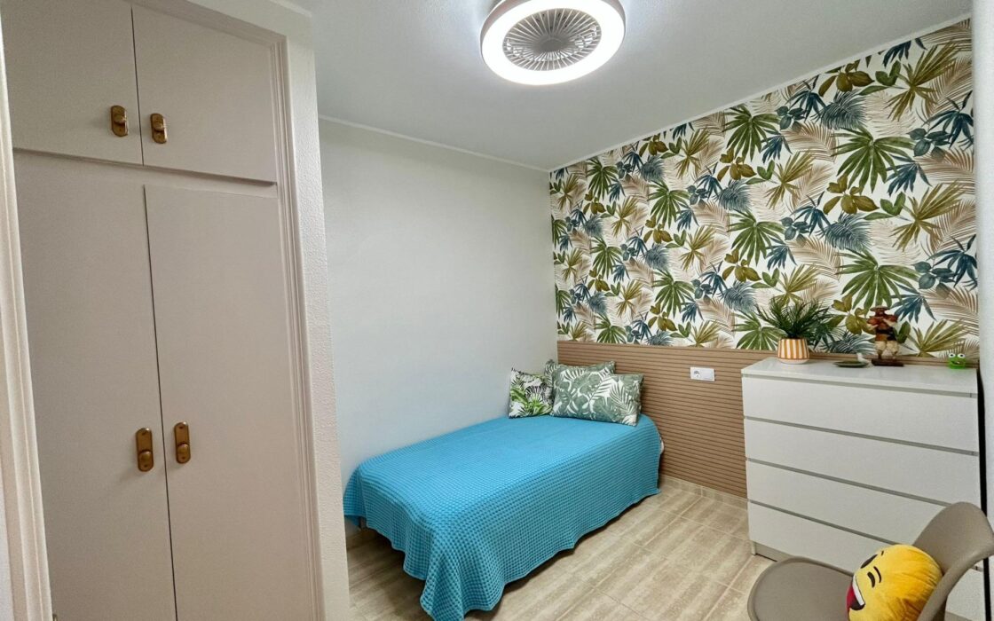 Апартаменты 78 кв.м с террасой в Торревьехе у моря