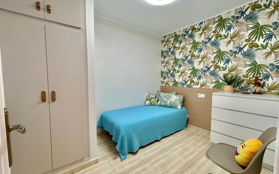 Апартаменты 78 кв.м с террасой в Торревьехе у моря