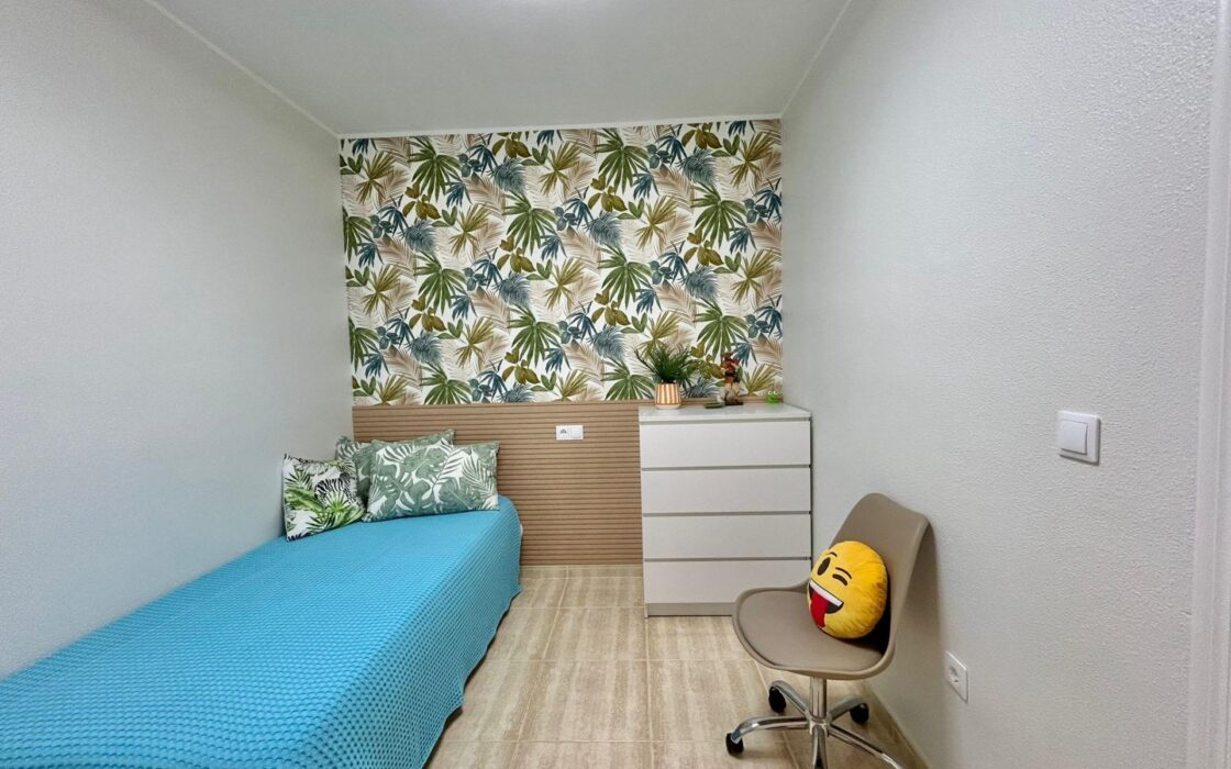 Апартаменты 78 кв.м с террасой в Торревьехе у моря